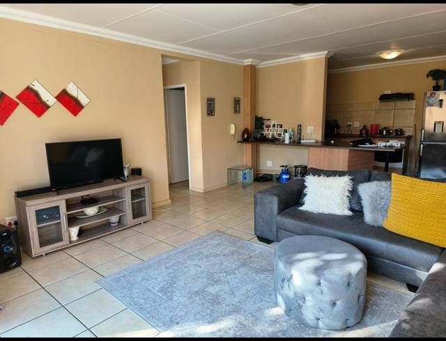 2 BEDROOM APARTMENT FOR SALE IN SILVERTON